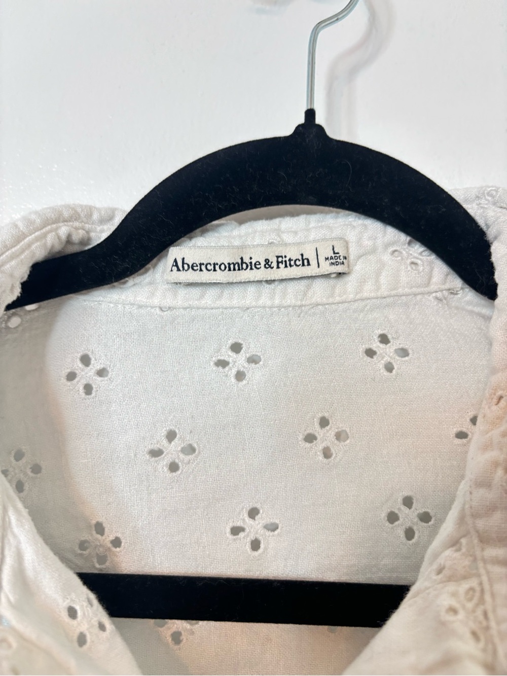 Abercrombie & Fitch White Eyelet Button-Up Top - Picture 2 of 3